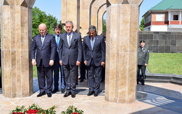 Трехсторонняя встреча министров обороны Азербайджана, Грузии и Турции в Габале - Sputnik Азербайджан