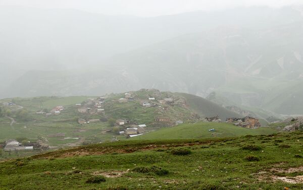 Высокогорное село Грыз у подножия горы Агрыдаг - Sputnik Азербайджан