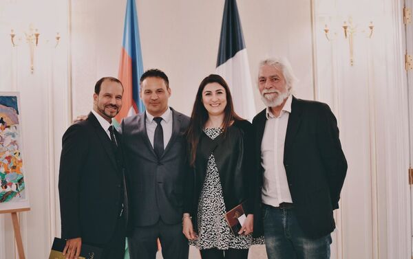 Во Франции открылась выставка миниатюр азербайджанского художника Али Сейрана - Sputnik Азербайджан