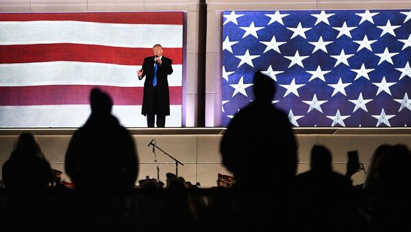 Избранный президент США Дональд Трамп выступает на концерте, посвященном предстоящей инаугурации, у мемориала Линкольна в Вашингтоне - Sputnik Азербайджан