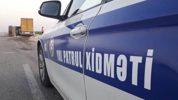 В Кюрдамире грузовой автомобиль врезался в Камаз и перевернул его - Sputnik Азербайджан