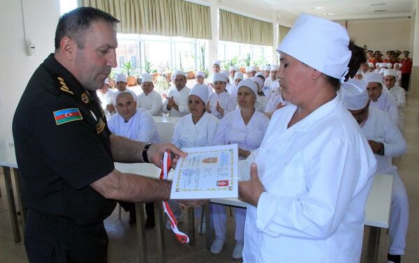 Выпускникам курсов по подготовке поваров Азербайджанской Армии выданы сертификаты - Sputnik Азербайджан
