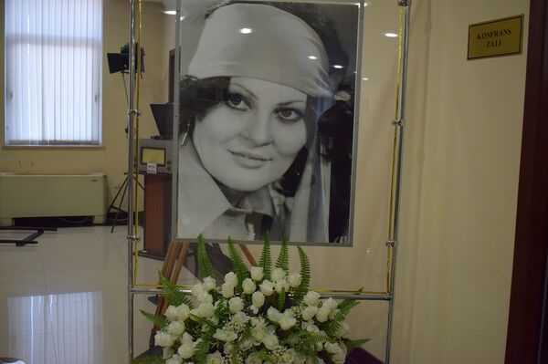 День рождения без виновницы торжества: в Баку вспоминали Амалию Панахову - Sputnik Азербайджан