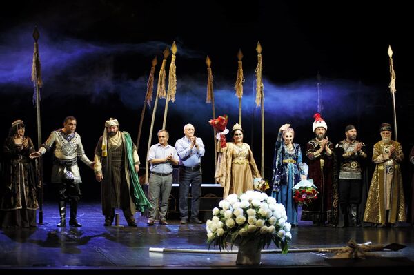 Xalq artisti: Teatr kollektiv işidir Xalq artisti: Teatr kollektiv işidir - Sputnik Azərbaycan