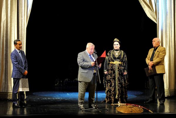 Xalq artisti: Teatr kollektiv işidir Xalq artisti: Teatr kollektiv işidir - Sputnik Azərbaycan