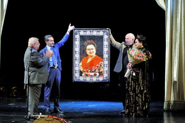 Xalq artisti: Teatr kollektiv işidir Xalq artisti: Teatr kollektiv işidir - Sputnik Azərbaycan