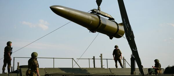 Развёртывание оперативно-тактического ракетного комплекса Искандер-М Развёртывание оперативно-тактического ракетного комплекса Искандер-М - Sputnik Азербайджан