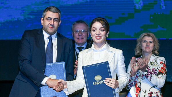 Россия и ЮНВТО подписали соглашение о проведении 23-ей Генеральной ассамблеи ЮНВТО в Санкт-Петербурге - Sputnik Азербайджан