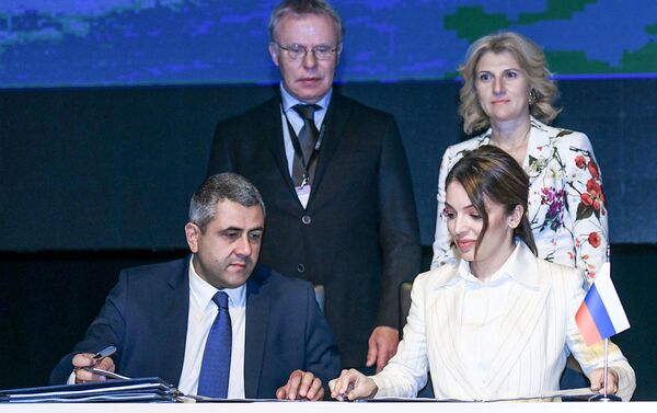 Россия и ЮНВТО подписали соглашение о проведении 23-ей Генеральной ассамблеи ЮНВТО в Санкт-Петербурге - Sputnik Азербайджан
