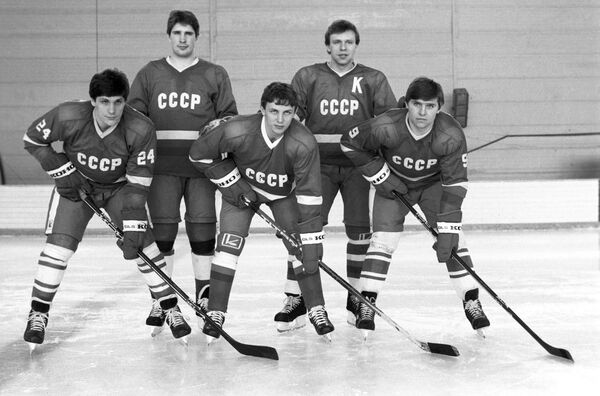 Сергей Макаров - обладатель безупречной техники, один из лучших форвардов планеты Сергей Макаров - обладатель безупречной техники, один из лучших форвардов планеты - Sputnik Азербайджан
