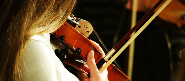 Скрипачка, фото из архива - Sputnik Азербайджан