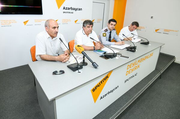 Пресс-конференция на тему Проблема безопасности на дорогах и меры по просвещению граждан о правилах дорожного движения - Sputnik Азербайджан