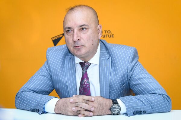 Varis: Hər il gələndə başqaları şad olur ki, bir il də yaşadım, amma mən itirdim deyirəm Varis: Hər il gələndə başqaları şad olur ki, bir il də yaşadım, amma mən itirdim deyirəm - Sputnik Azərbaycan