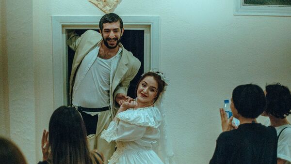 Фрагмент со спектакля Свадьба - Sputnik Азербайджан