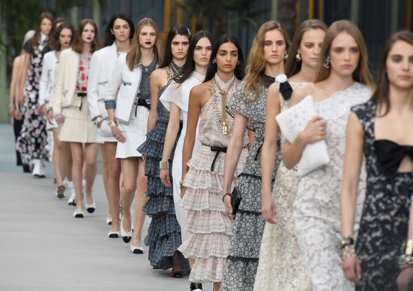 Chanel: марка продается или все-таки нет? - Sputnik Азербайджан