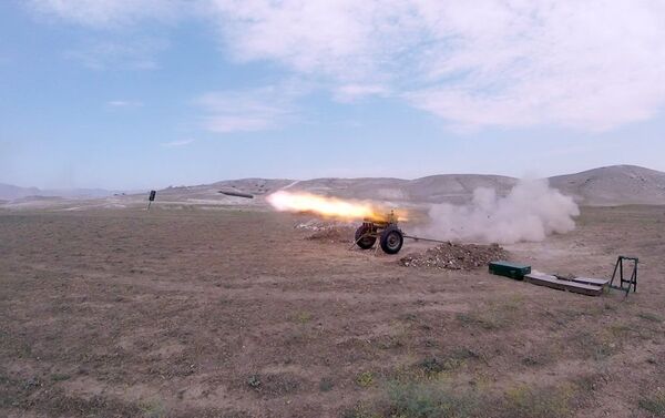 В воинском объединении в прифронтовой зоне проведены учебные тренировки - Sputnik Азербайджан