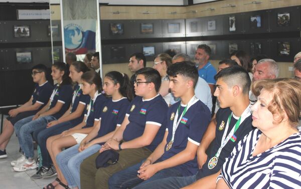 В РИКЦ прошла встреча с юными спортсменами из Азербайджана, которые приняли участие в V Всемирных играх юных соотечественников - Sputnik Азербайджан