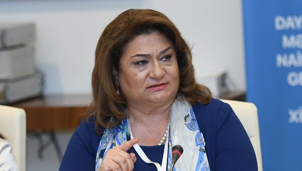 Глава Государственного комитета по проблемам семьи, женщин и детей Хиджран Гусейнова - Sputnik Азербайджан