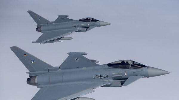 Немецкие истребители Eurofighter Typhoon участвуют в воздушной миссии НАТО - Sputnik Azərbaycan