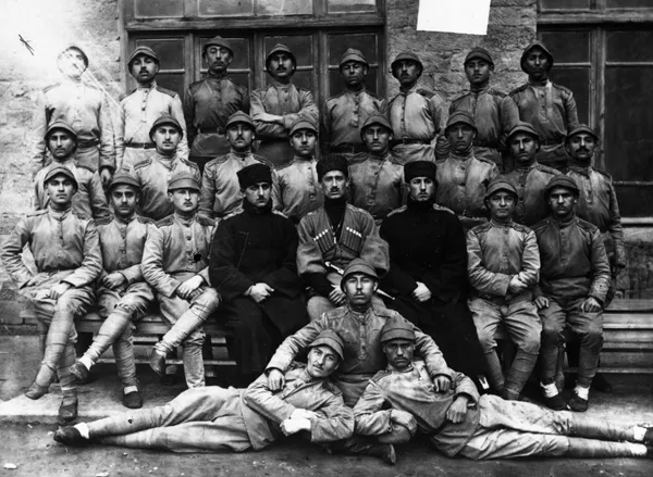 Офицерство, продлившееся всего три дня: по следам фотографий столетней давности Офицерство, продлившееся всего три дня: по следам фотографий столетней давности - Sputnik Азербайджан