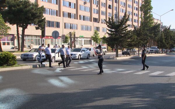 Полиция Баку провела профилактические и просветительские мероприятия в целях обеспечения безопасности участников движения на дорогах - Sputnik Азербайджан