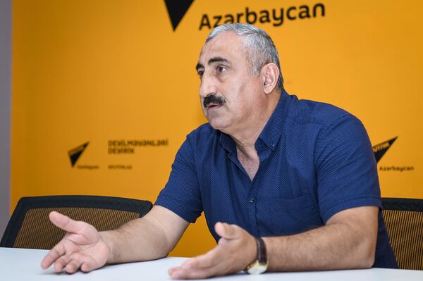 Назим Сулейманов: в азербайджанских клубах нередко вынуждают писать заявление об уходе - Sputnik Азербайджан