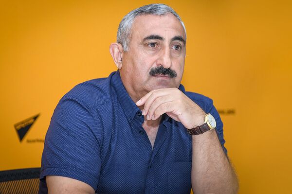 Назим Сулейманов: в азербайджанских клубах нередко вынуждают писать заявление об уходе - Sputnik Азербайджан