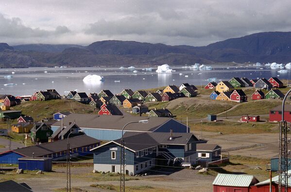 Гигантские айсберги во фьорде в Нарсаке, южная Гренландия - Sputnik Азербайджан
