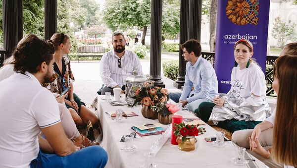 Azərbaycan Turizm Bürosu tərəfindən Moskva şəhərində Rusiyanın nüfuzlu blogerləri üçün piknik təşkil edilib - Sputnik Azərbaycan