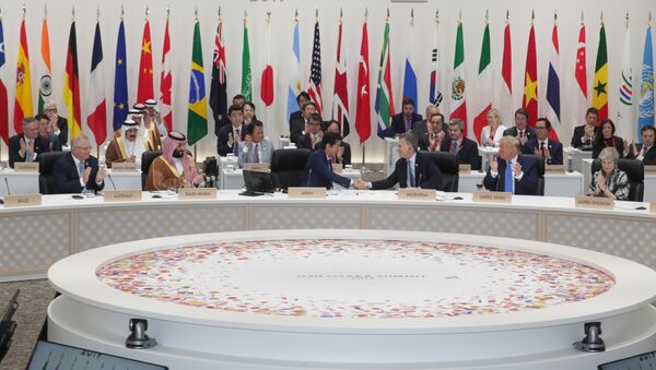 Лидеры и делегаты G20 на заключительном заседании саммита лидеров G20 в Осаке, Япония - Sputnik Азербайджан