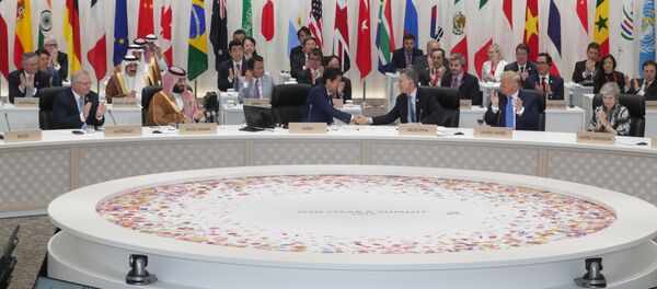 Лидеры и делегаты G20 на заключительном заседании саммита лидеров G20 в Осаке, Япония - Sputnik Азербайджан