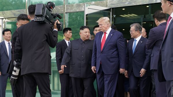 Şimali Koreya lideri Kim Çen In və ABŞ Prezidenti Donald Tramp - Sputnik Azərbaycan