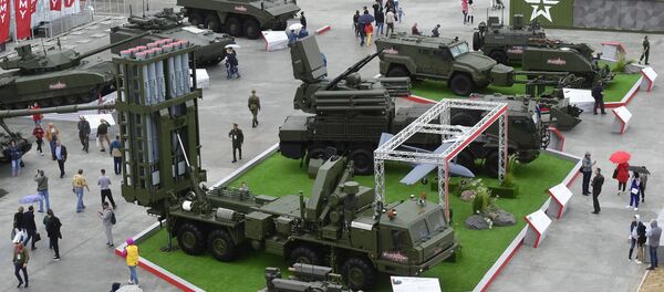 Военная техника в военно-патриотическом парке культуры и отдыха Вооруженных сил РФ Патриот во время закрытия Международного военно-технического форума Армия-2019 - Sputnik Азербайджан