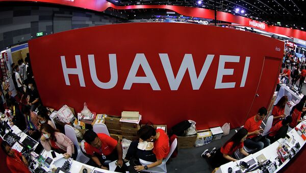 Стенд компании Huawei на выставке Mobile Expo в Бангкоке, Таиланд - Sputnik Azərbaycan