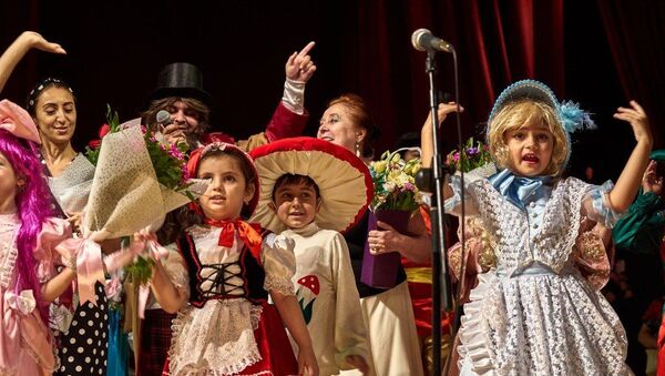 Детский театр «Гюнай» Бакинского детского театра завершил 16-й театральный сезон - Sputnik Азербайджан