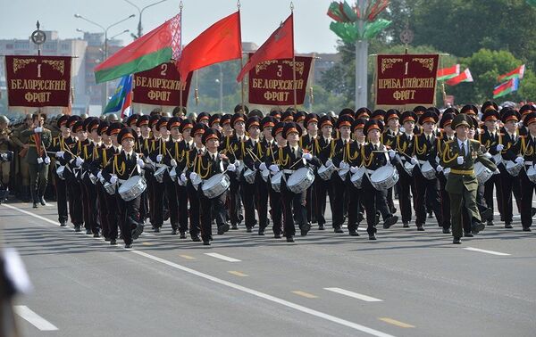 Азербайджанские военнослужащие приняли участие в военном параде в Минске - Sputnik Азербайджан