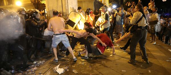 Акция протеста у парламента Грузии, фото из архива Акция протеста у парламента Грузии, фото из архива - Sputnik Азербайджан
