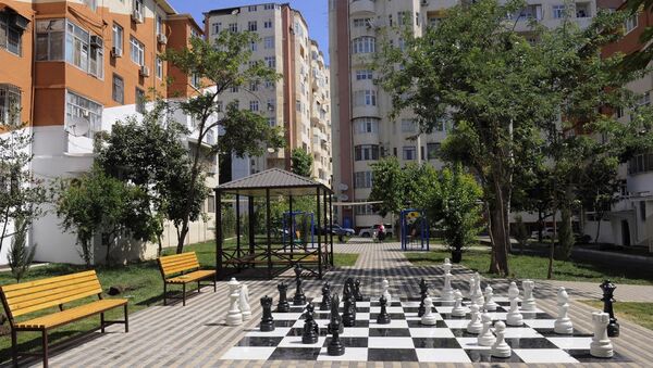 В рамках проекта Наш двор жителям Баку передан очередной благоустроенный двор - Sputnik Azərbaycan