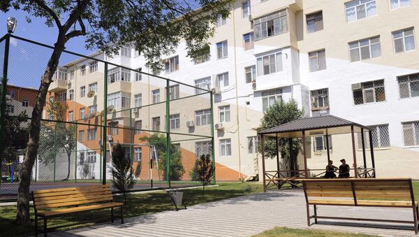 В рамках проекта Наш двор жителям Баку передан очередной благоустроенный двор - Sputnik Азербайджан