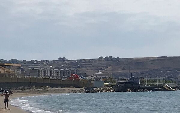Şıxov çimərliyində hasarlanmış dəniz sahili - Sputnik Azərbaycan