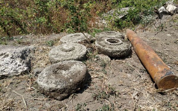 В Лянкяранском поселке Лиман были обнаружены сразу пять противотанковых мин, а также один 10-миллиметровый артиллерийский снаряд - Sputnik Азербайджан