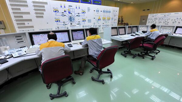 Иранские специалисты работают на АЭС Бушер - Sputnik Азербайджан