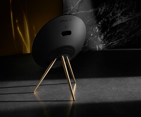 Saint Laurent выпустил коллекцию аудиоаксессуаров с Bang & Olufsen Saint Laurent выпустил коллекцию аудиоаксессуаров с Bang & Olufsen - Sputnik Азербайджан