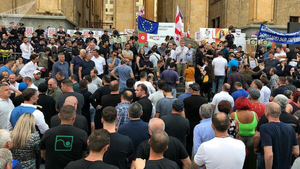 Акция протеста у парламента Грузии. 8 июля 2019 года - Sputnik Азербайджан
