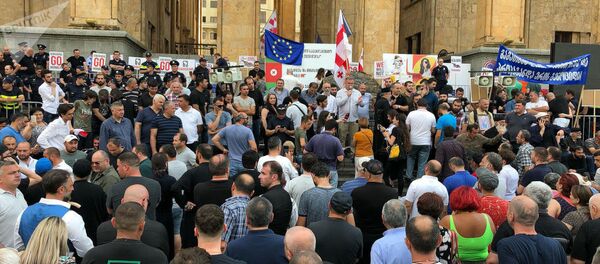 Акция протеста у парламента Грузии. 8 июля 2019 года Акция протеста у парламента Грузии. 8 июля 2019 года - Sputnik Азербайджан