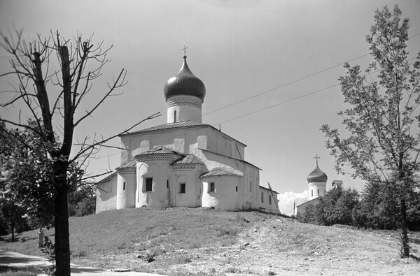 Псковская Церковь Василия зимой