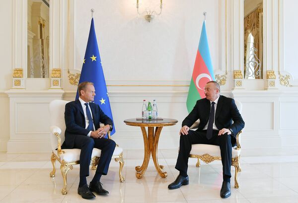 Президент Ильхам Алиев принял делегацию ЕС во главе с Дональдом Туском - Sputnik Азербайджан
