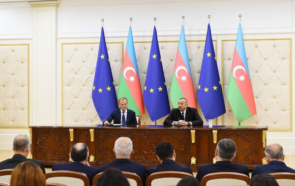 Президент Ильхам Алиев принял делегацию ЕС во главе с Дональдом Туском - Sputnik Азербайджан