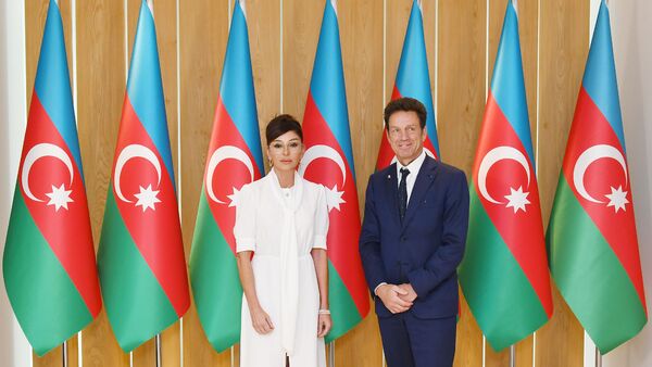 Birinci vitse-prezidenti Mehriban Əliyeva MEDEF Biznes Şurasının prezidenti ilə görüşüb - Sputnik Azərbaycan