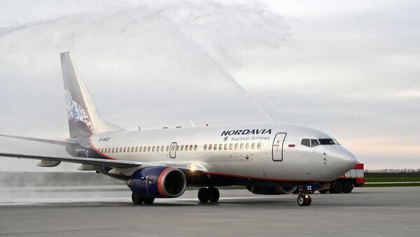 Самолет Боинг 737-700 авиакомпании Nordavia на летном поле - Sputnik Азербайджан